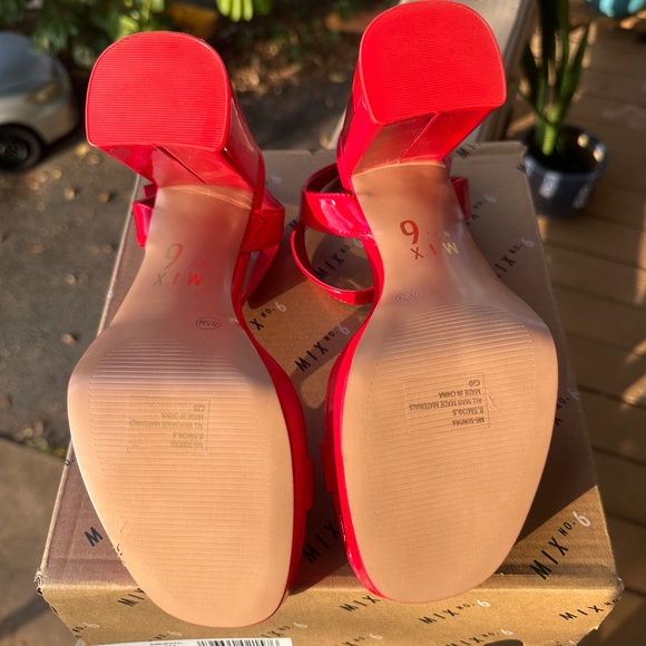 Mix No 6 - Red platform heels, Size 8.5 New in Box - Picture 3 of 4